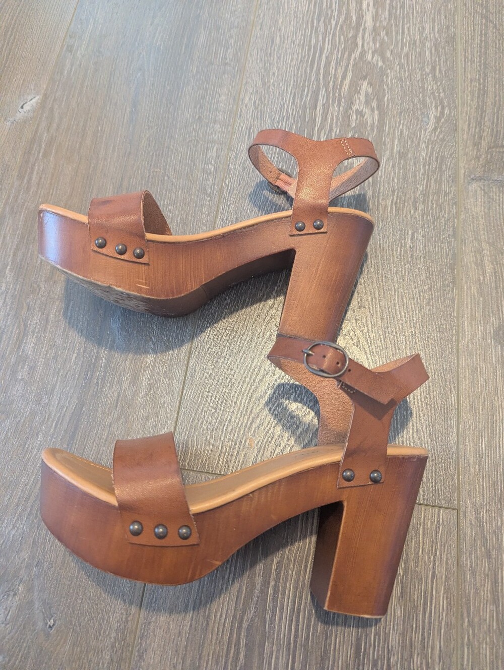 Tan Heels - Picture 2 of 8